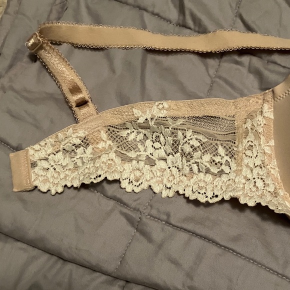 Wacoal Nude Lace Trim Bra - Picture 4 of 10